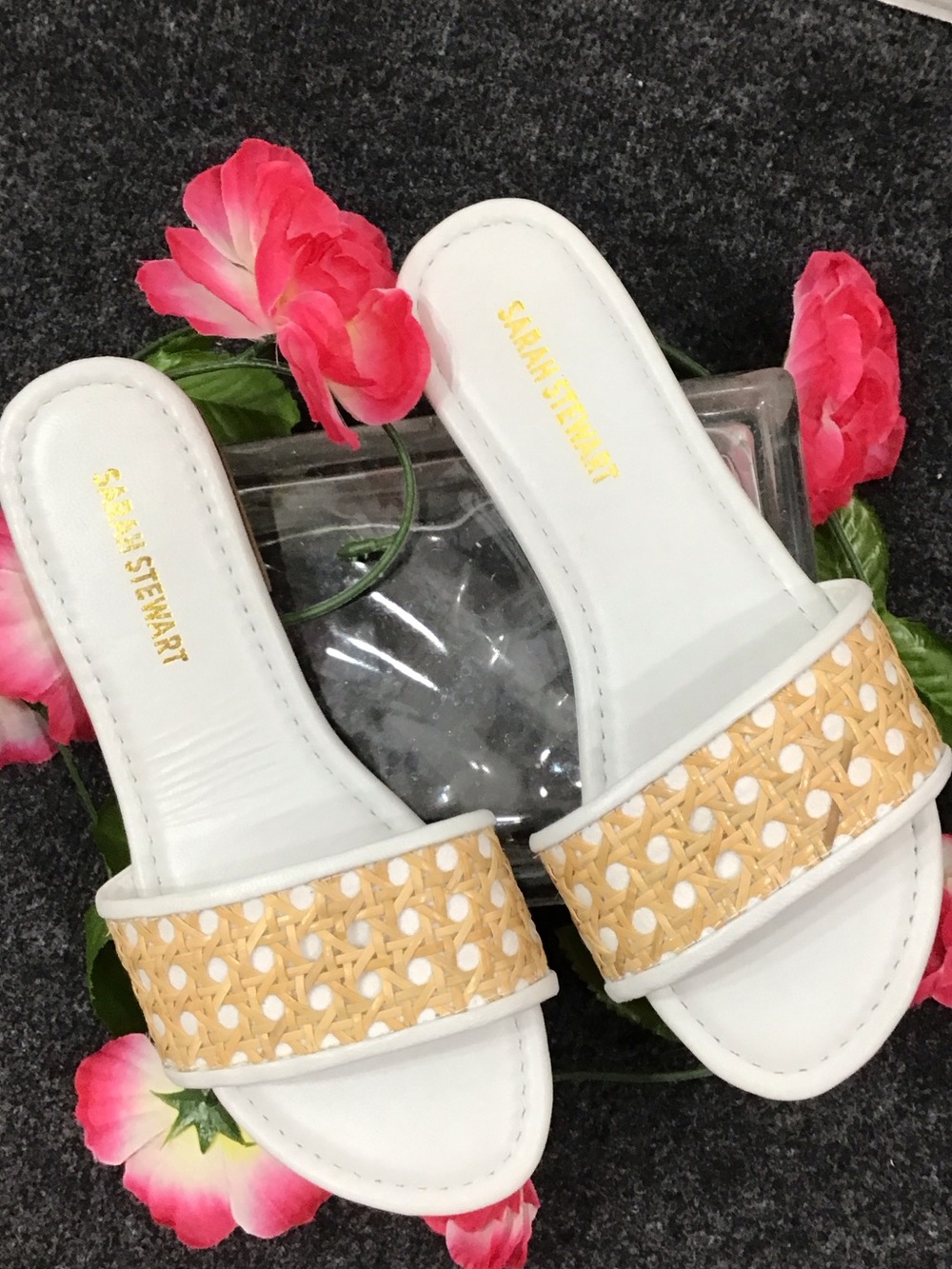 Sarah Stewart Renee white & Tan Woven wicker Slide toe Sandals 7